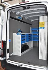02_Transit s pracovným pultom a výbavou Syncro Ultra